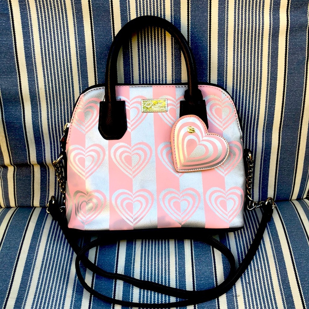 A purse filled with love!